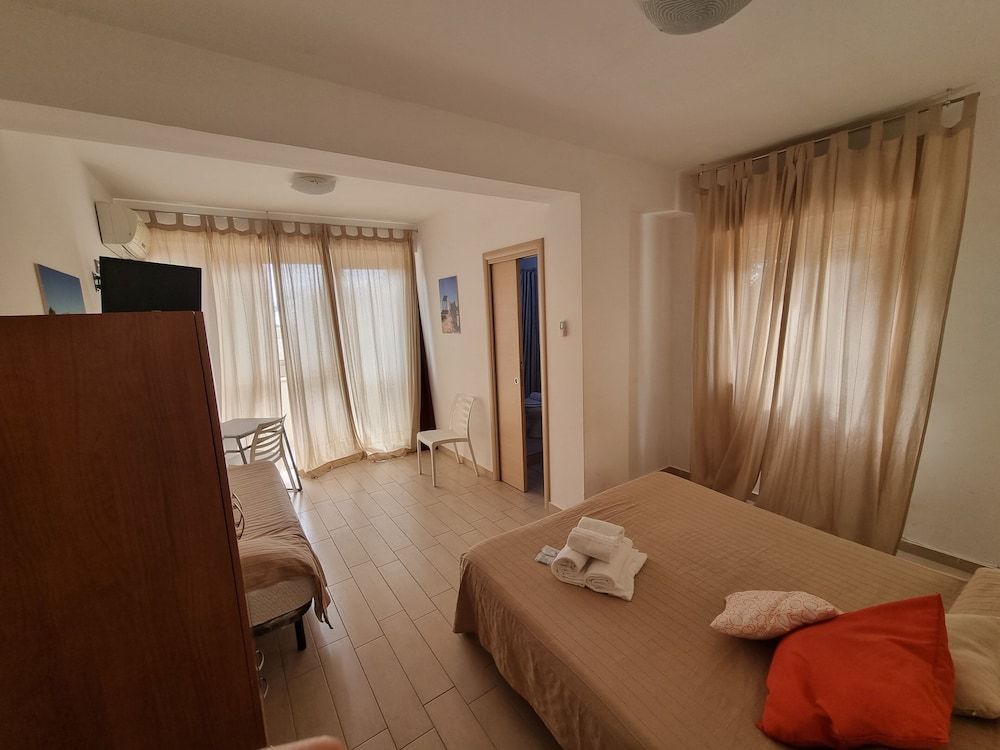 Le Dune Beach Triple Room 6