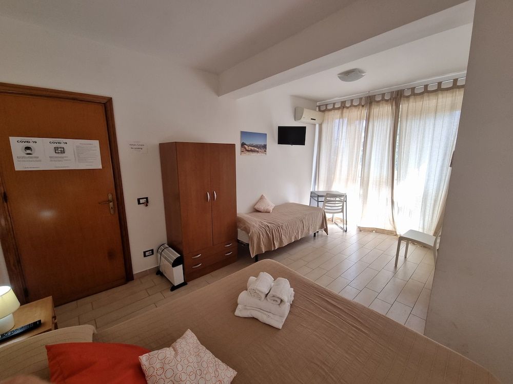 Le Dune Beach Triple Room 7