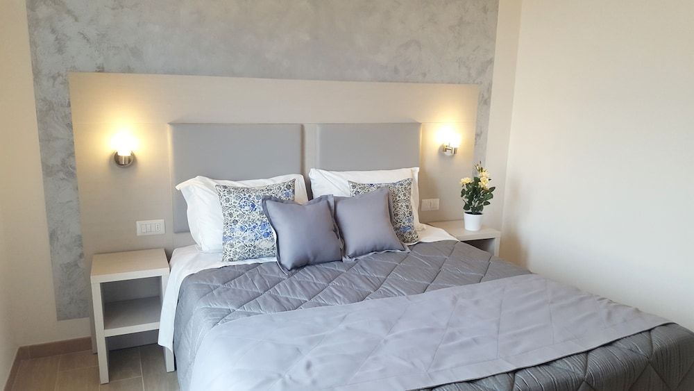 undefined Hotel Luxor Florence