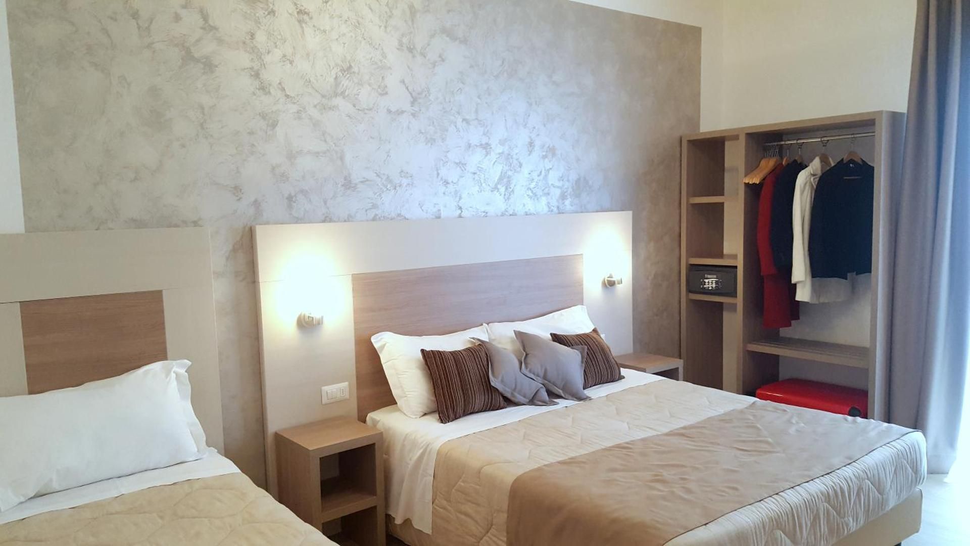 undefined Hotel Luxor Florence 8