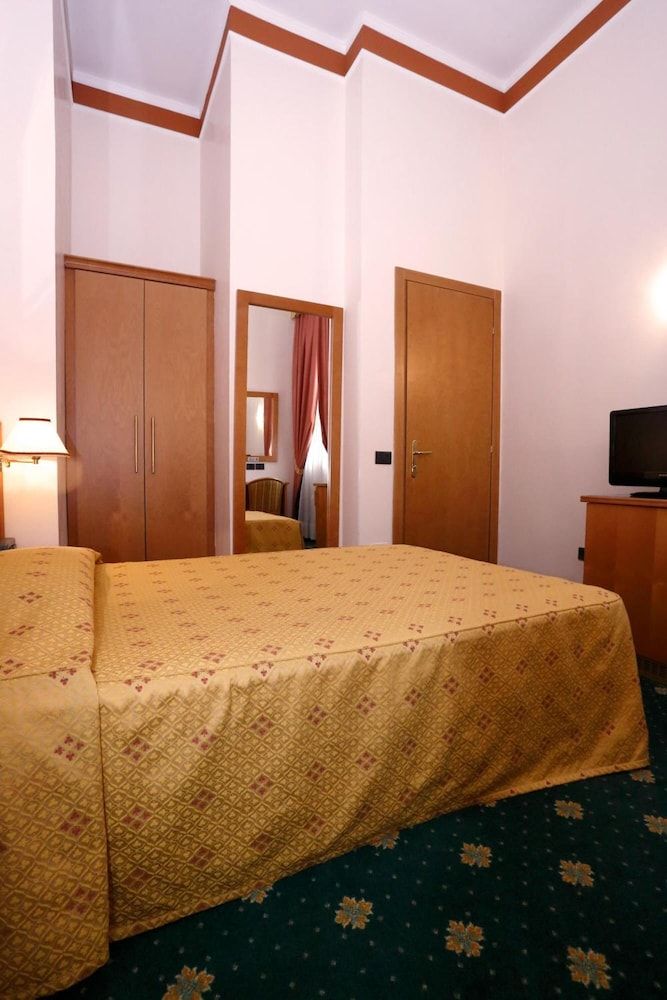 Hotel Estense Economy Single Room (One single bed) 2