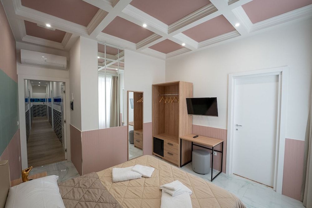 P.C. Boutique H. Napoli Centro Superior Room, 1 Bedroom, Partial Sea View, Annex Building (via del chiostro 25) 8