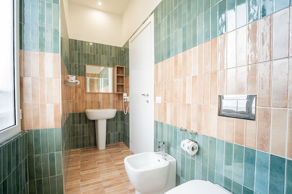 P.C. Boutique H. Napoli Centro Superior Room, 1 Bedroom, Partial Sea View, Annex Building (via del chiostro 25) 5