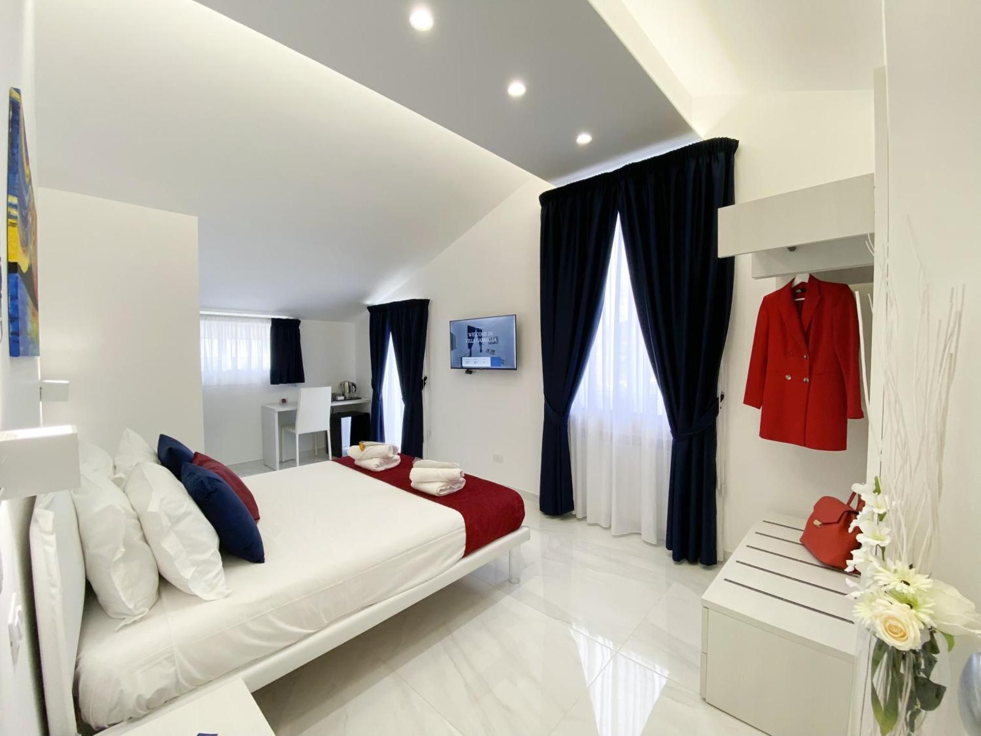Deluxe Double Room with Balcony and Sea View
