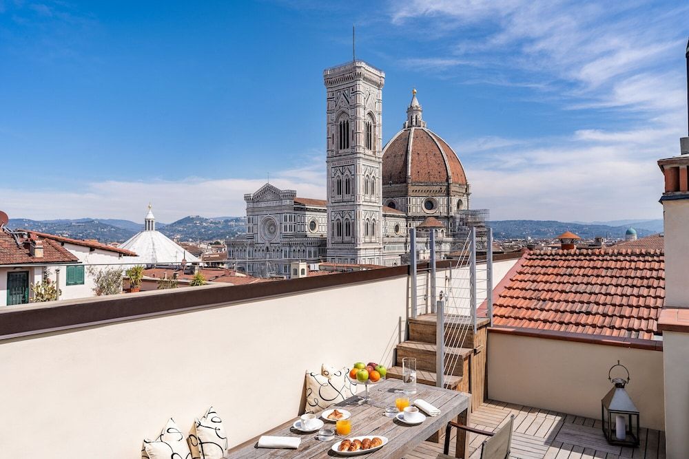 undefined Repubblica Firenze Luxury Apartments | UNA ESPERIENZE