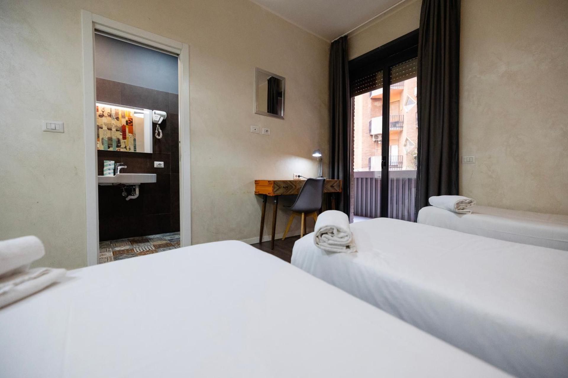 Quadruple Room with Private Bathroom