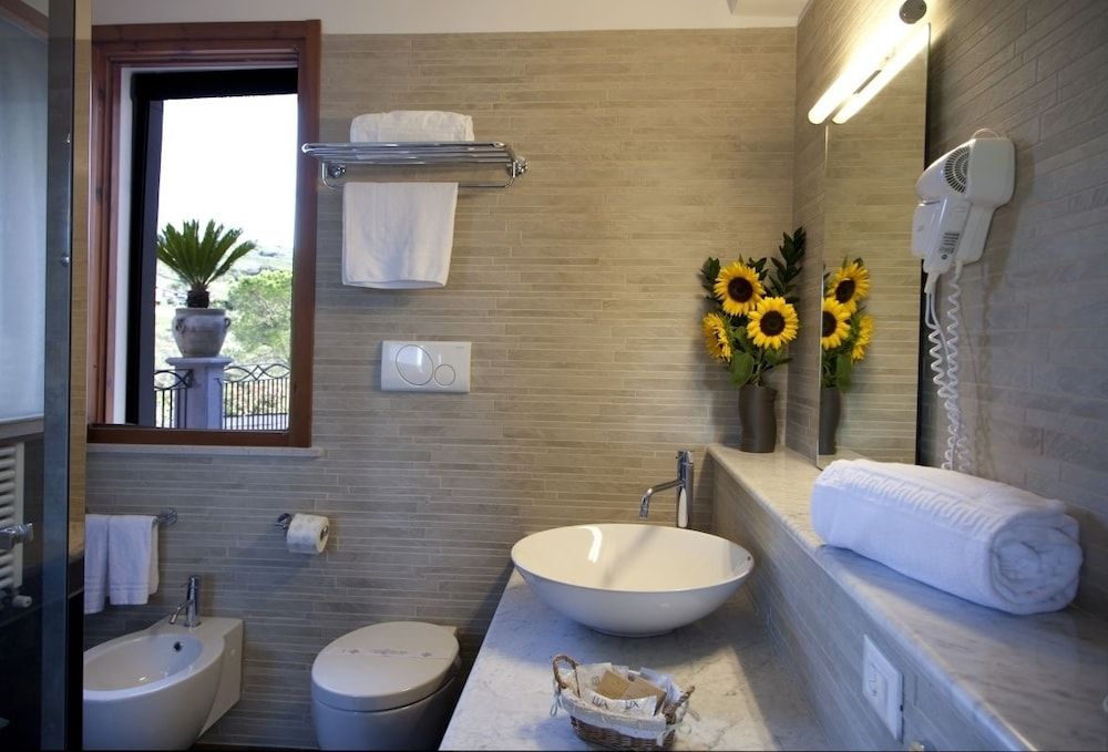 Queen Hotel Comfort Triple Room 2