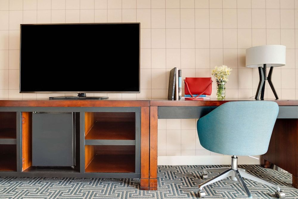 Hotel Lulu, BW Premier Collection Standard Room, 2 Queen Beds, Non Smoking, Refrigerator & Microwave 7