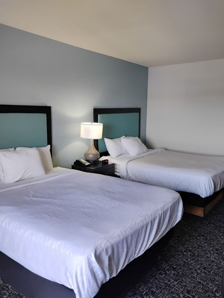 Standard Room, 2 Queen Beds, Lake View
