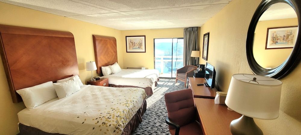 Standard Room, 2 Queen Beds, Lake View