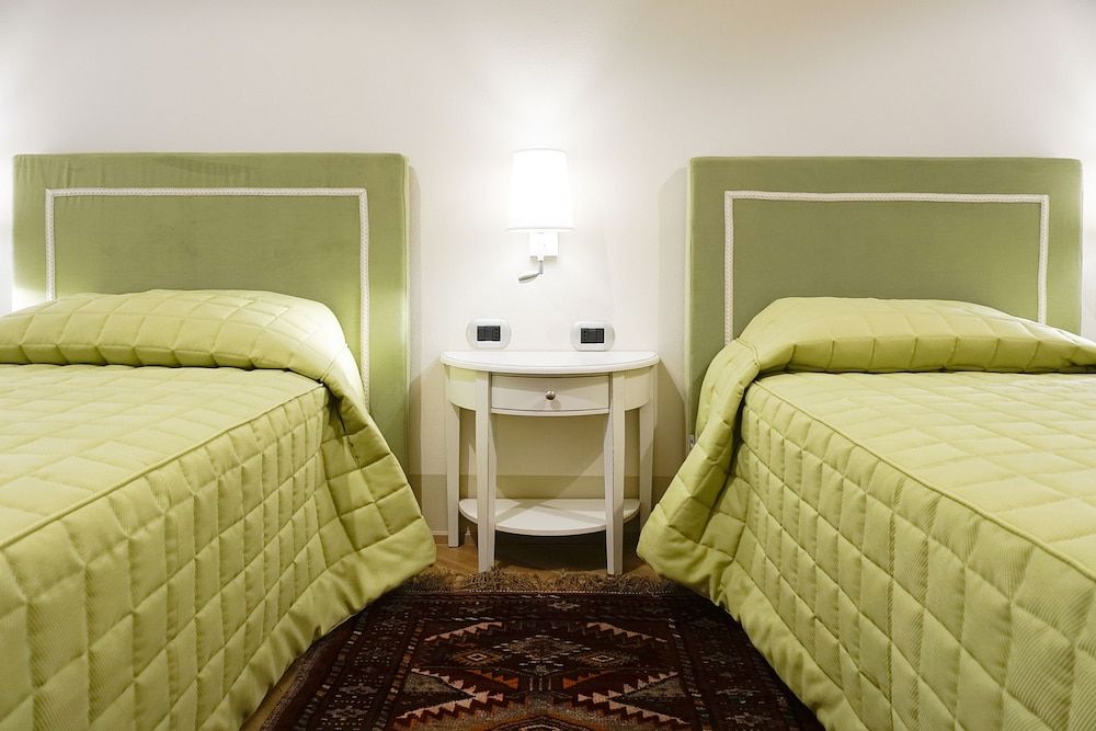 Casa Isolani Piazza Maggiore 1.0