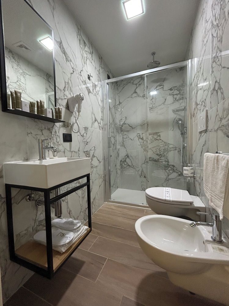 JR Hotels Hermes Firenze Economy Double Room, 1 Bedroom, Ensuite (French bed) 2