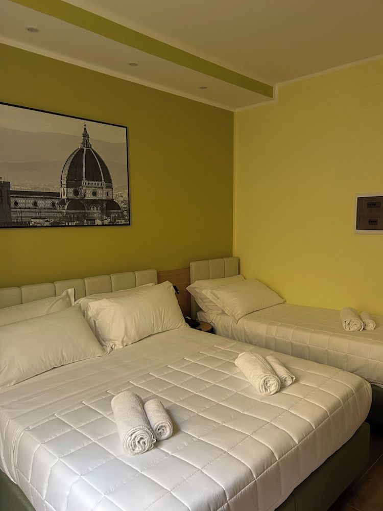 JR Hotels Hermes Firenze Classic Triple Room, 1 Bedroom, Private Bathroom 3