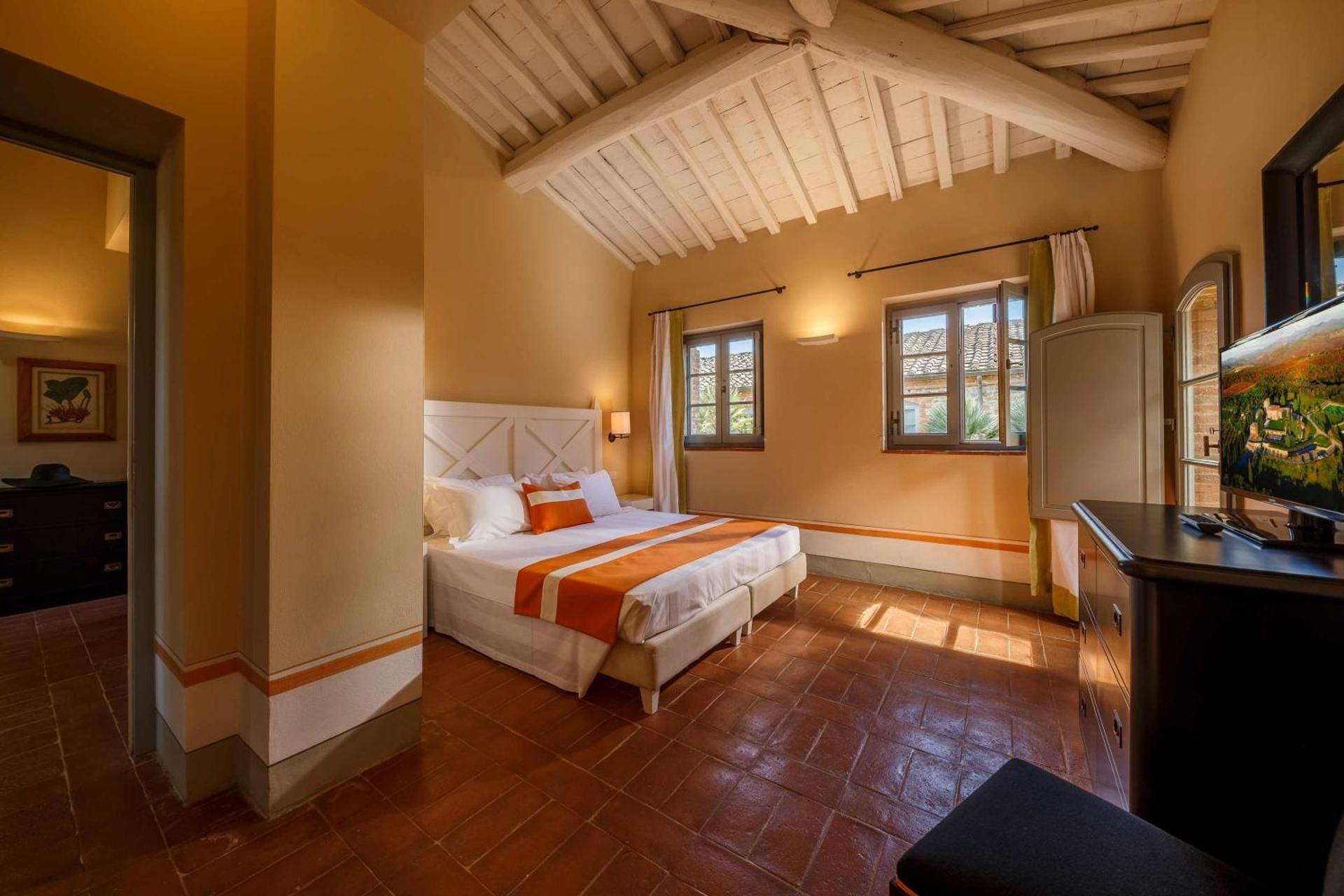  La Torre Villa with private outdoor Jacuzzi