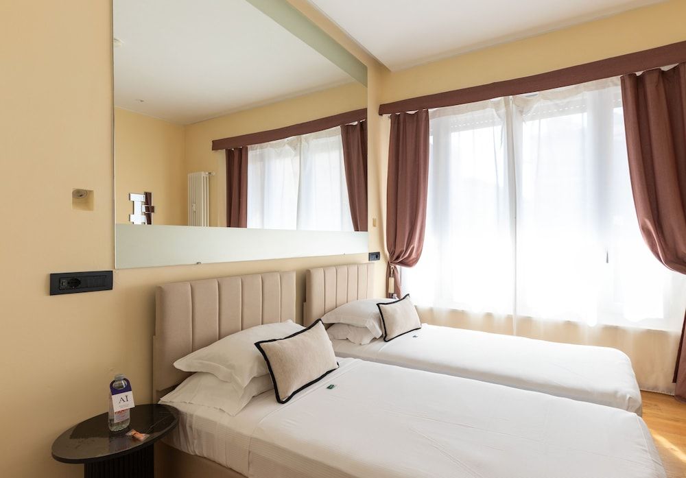 AH - Fashion District Classic Double Room 5