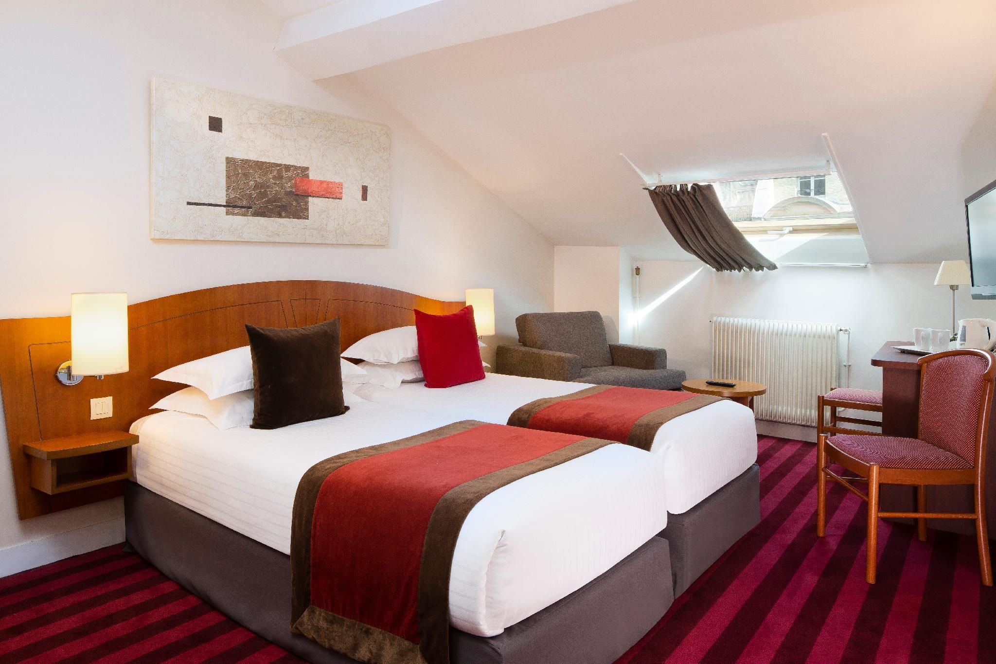 Triple Room (3 single Beds)