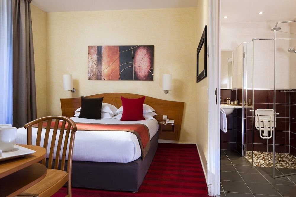 undefined Europe Hotel Paris Eiffel 10