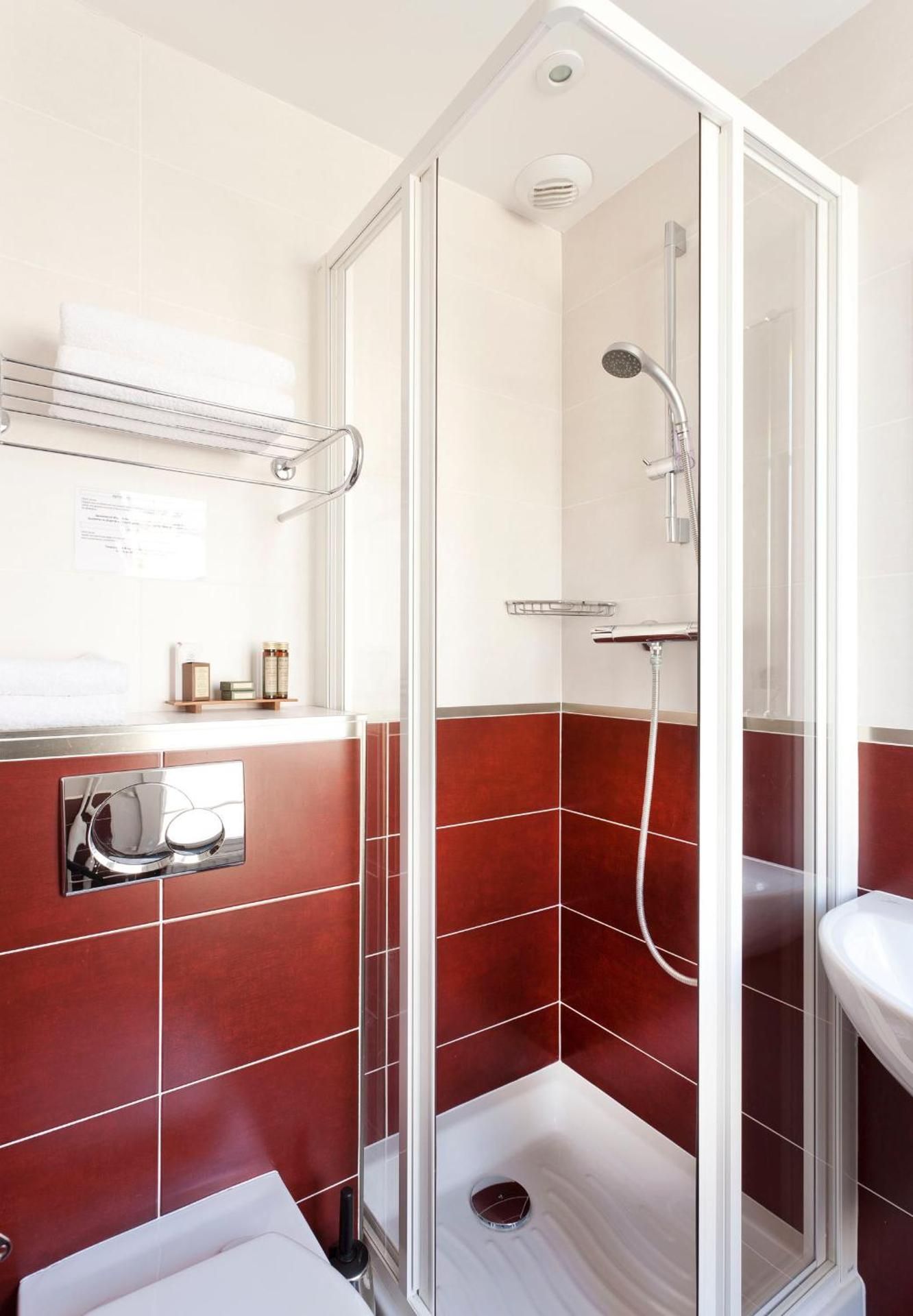 Triple Room (3 single Beds)