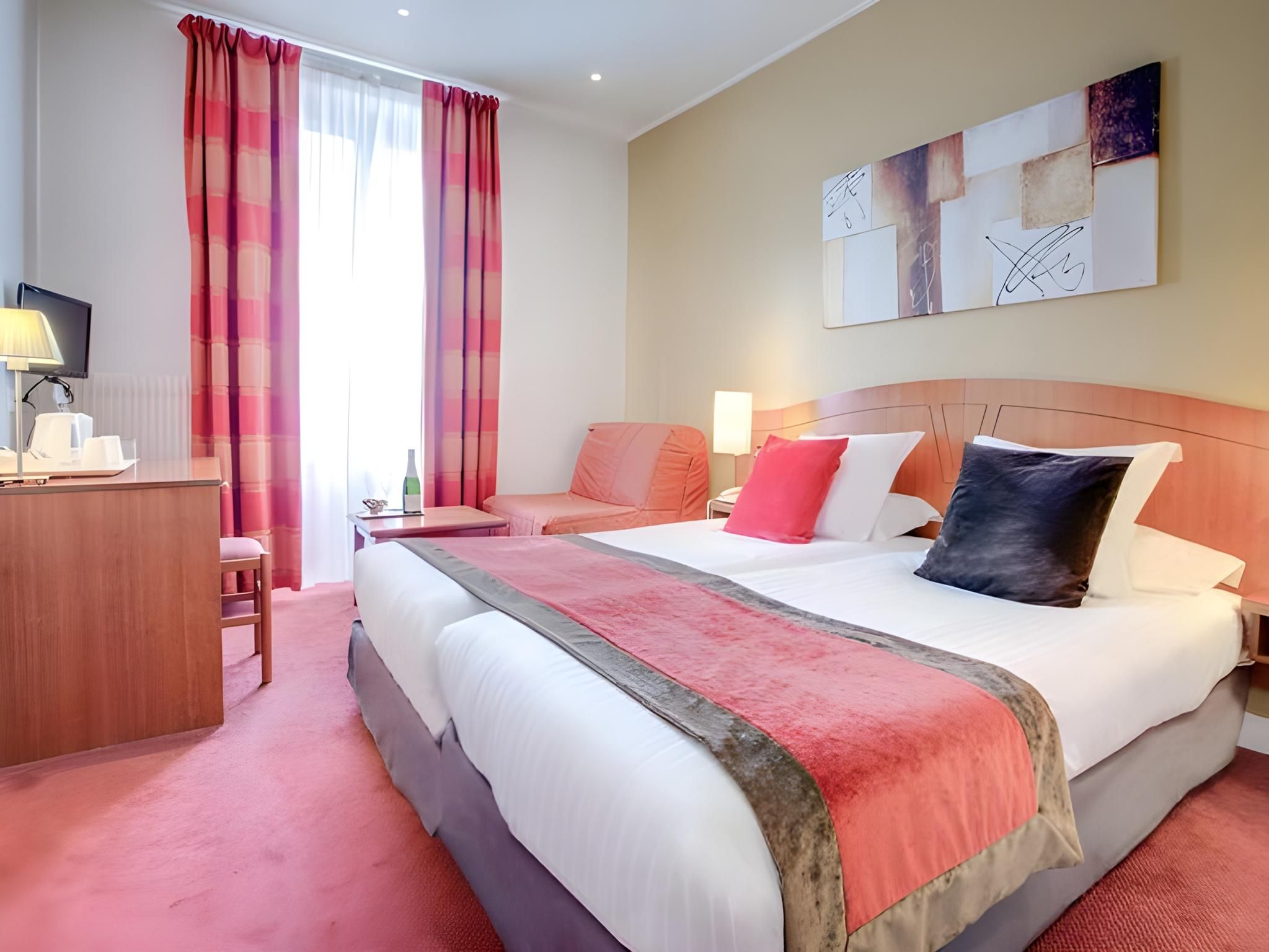 Triple Room (3 single Beds)