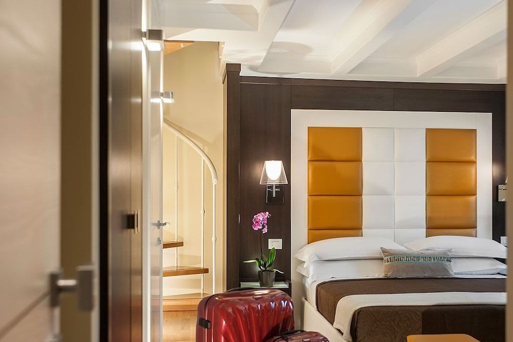 undefined DVE Suite Rome 9