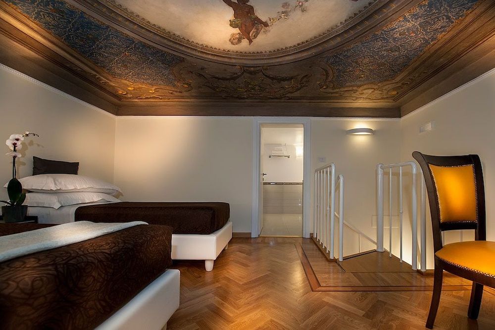 undefined DVE Suite Rome 7