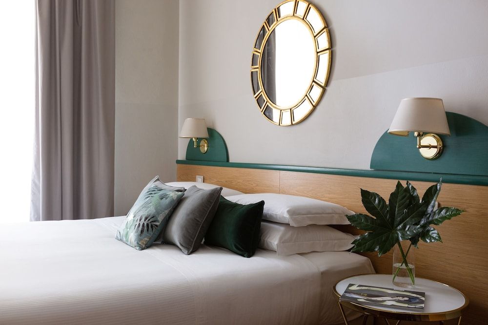undefined Aramis Rooms