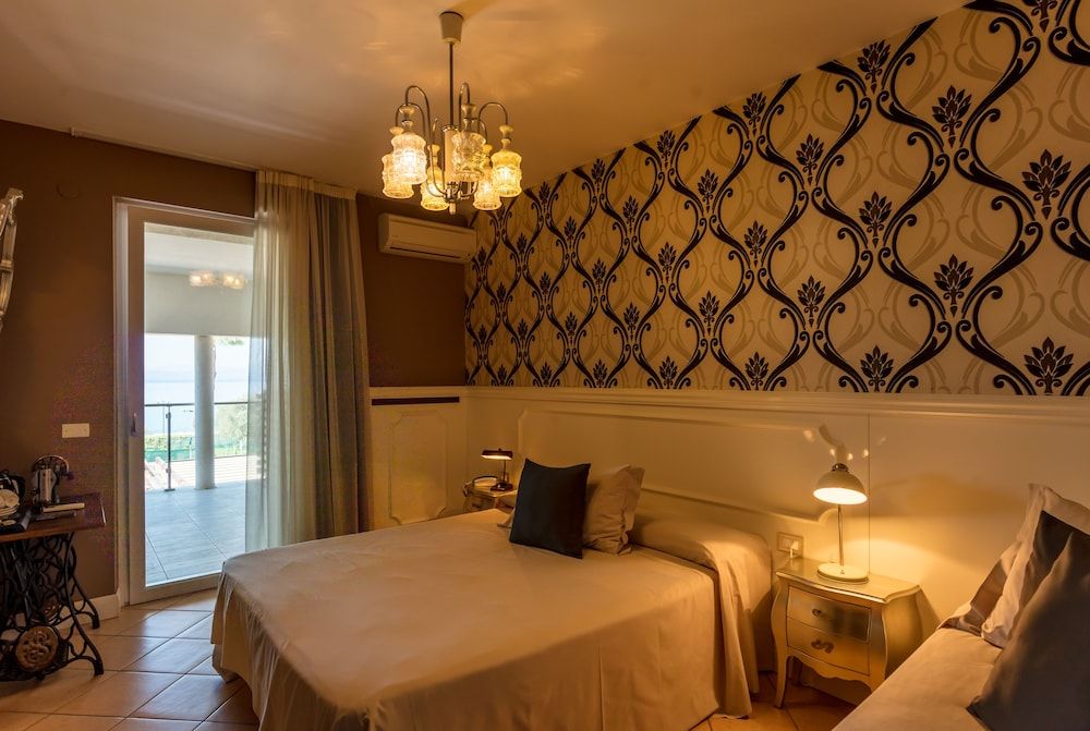 Panoramic Triple Room, Terrace, Lake View