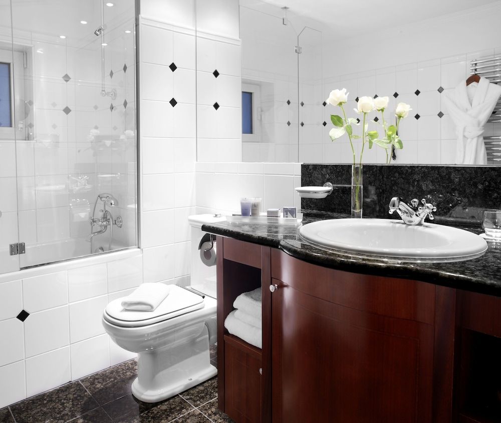 Eurostars Montgomery Deluxe Single Room 7