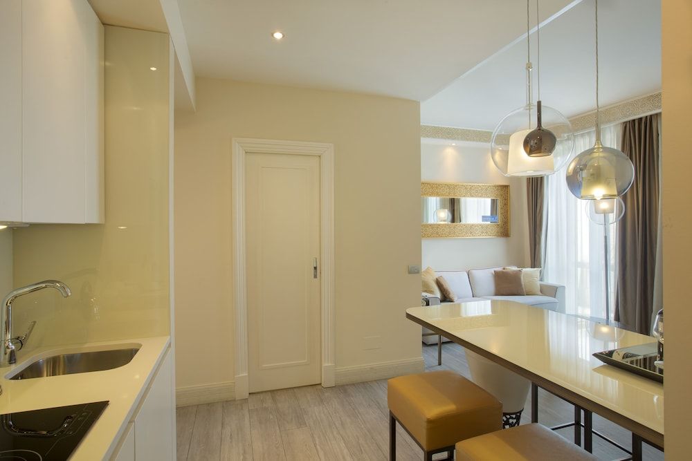 Luxury Suite Milano Duomo Junior Suite, Kitchenette 15