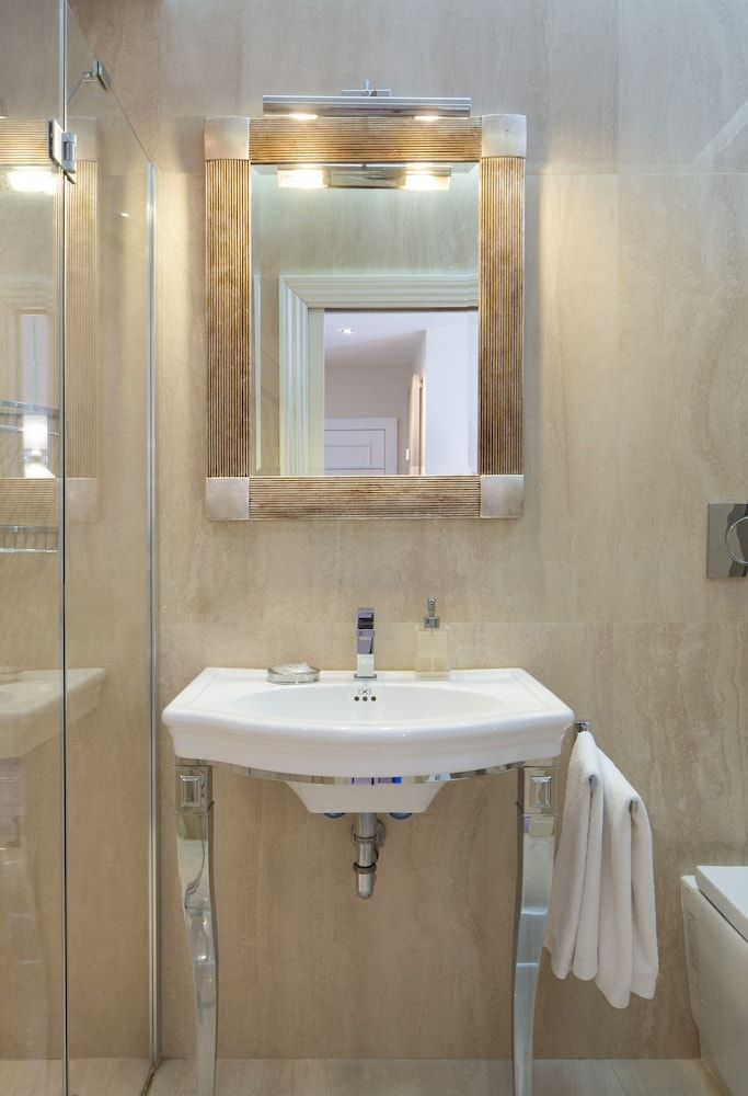 Luxury Suite Milano Duomo Junior Suite, Kitchenette 7