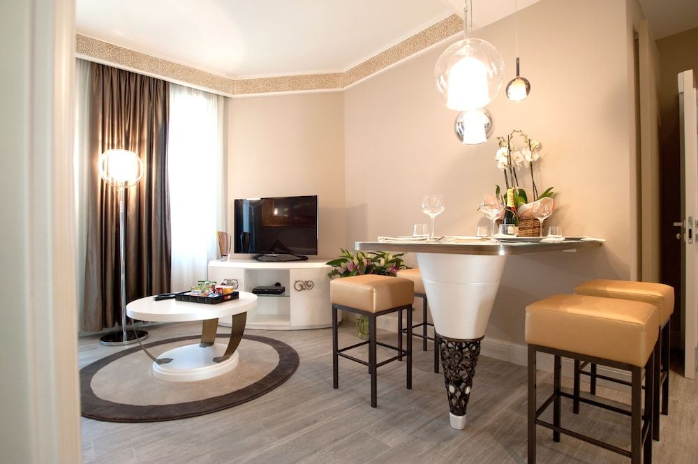 Luxury Suite Milano Duomo Junior Suite, Kitchenette 9