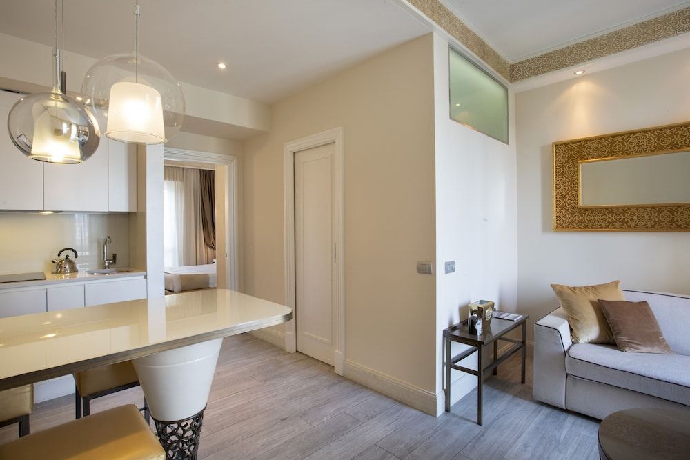 Luxury Suite Milano Duomo Junior Suite, Kitchenette 14