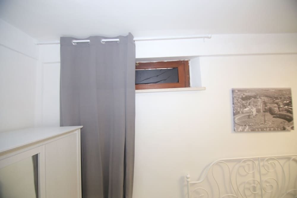 Rome Eco Suites Basic Double Room, 1 Queen Bed 5