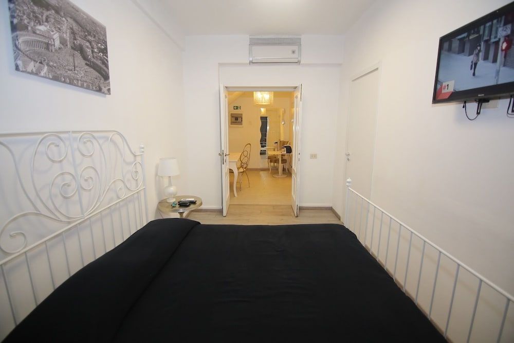 Rome Eco Suites Basic Double Room, 1 Queen Bed 2