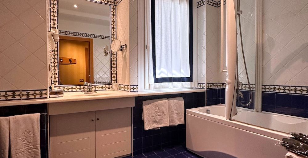 Hotel Lungomare Double Room, Sea View (Prestige) 10