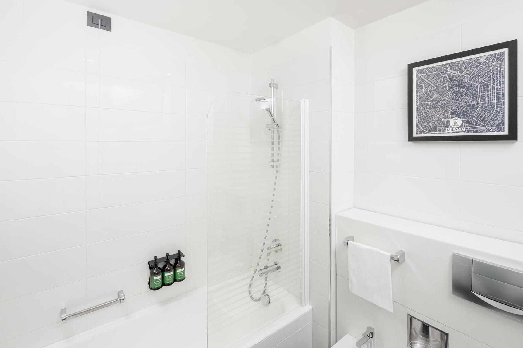 1 Queen Junior Suite