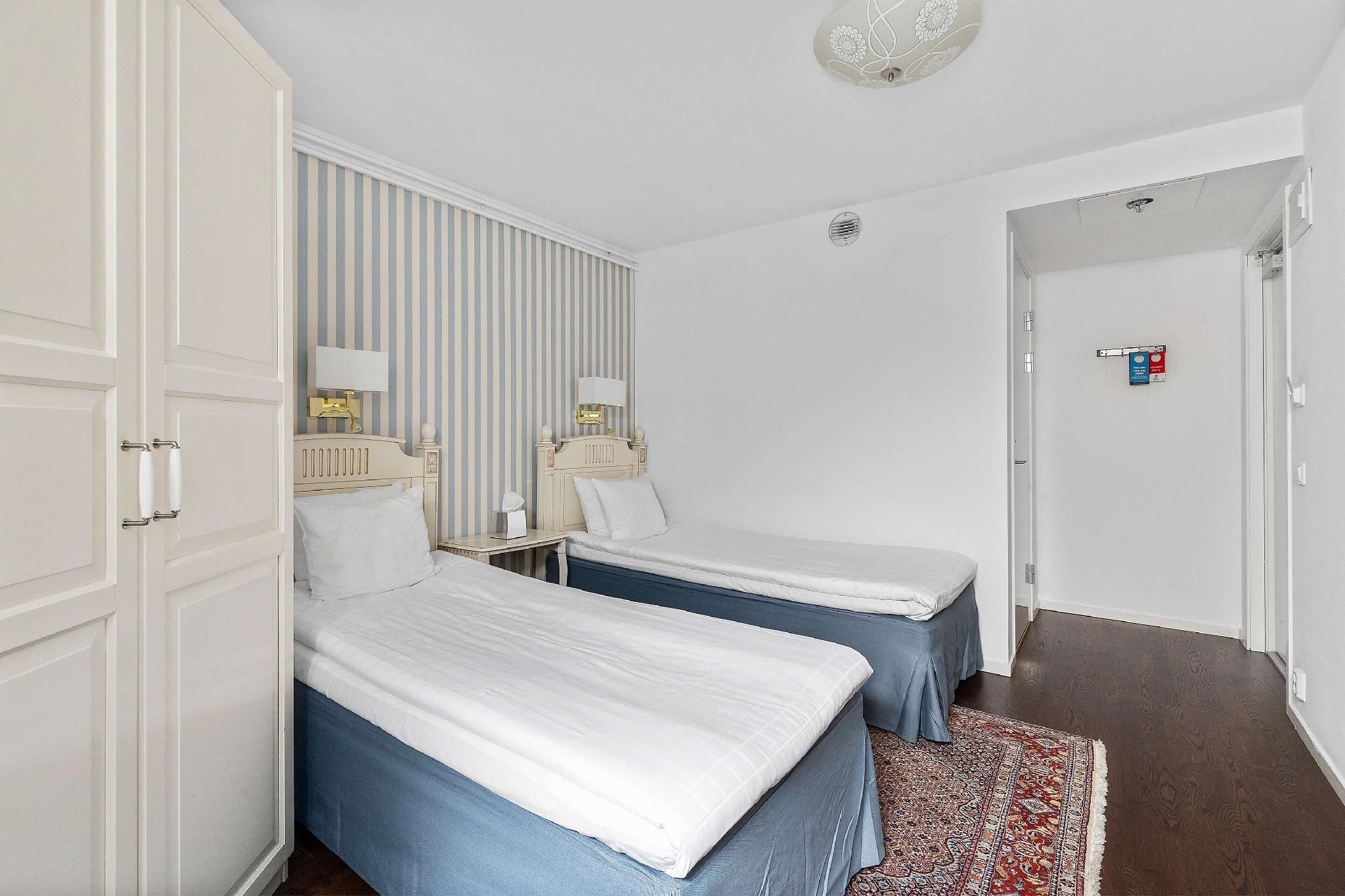 2 Single Beds, Nonsmoking, Windowless Room