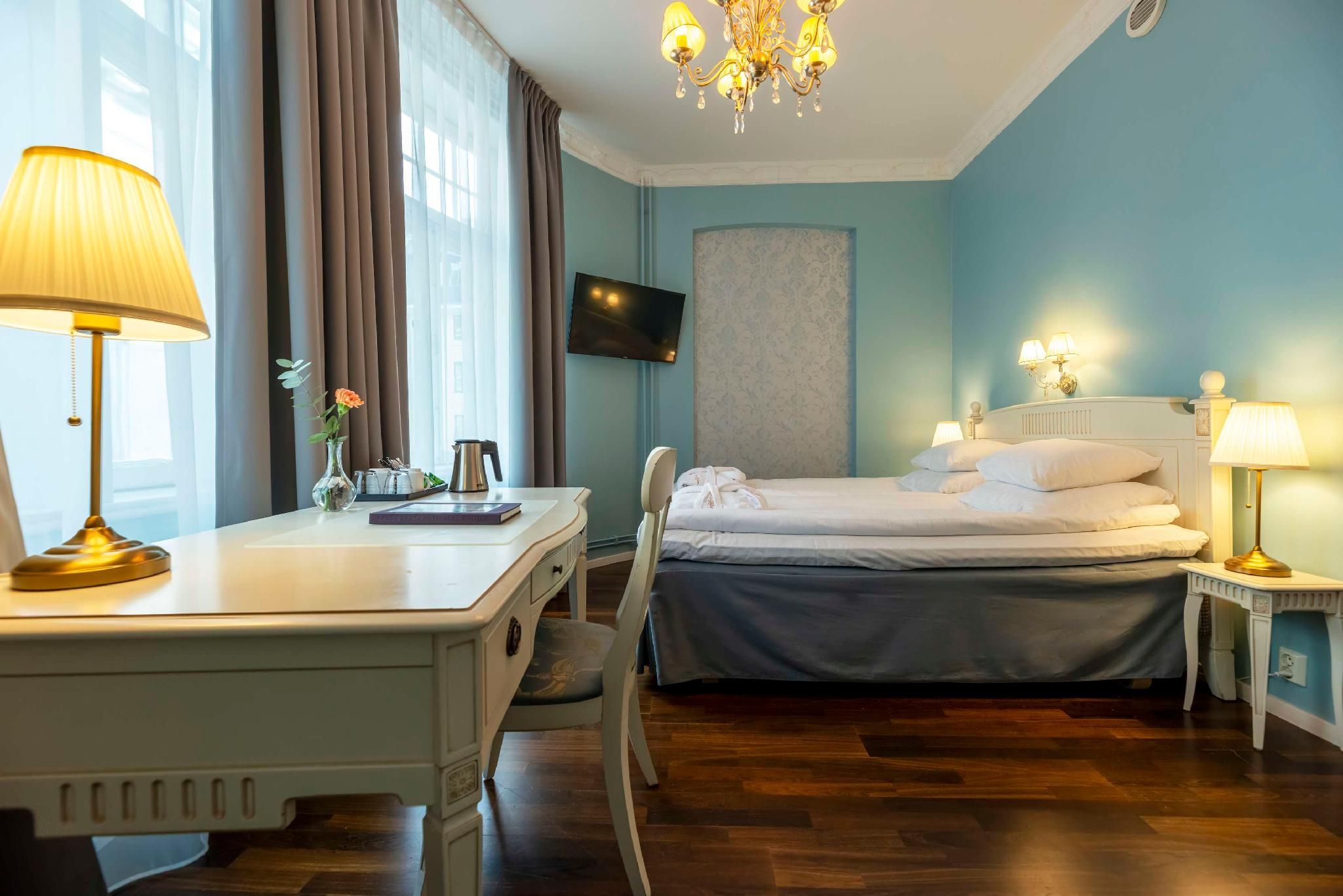 1 King Bed, Non-smoking, Deluxe Room, Sofabed For One Person, Full Breakfast