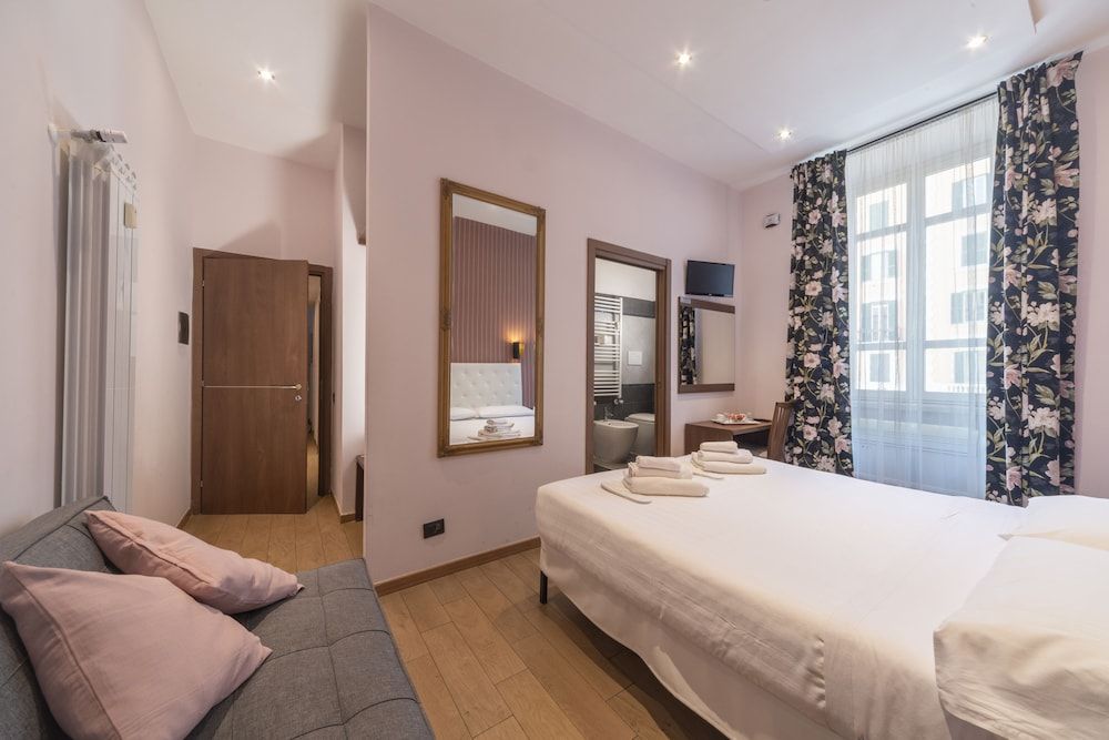 La Grande Bellezza Guesthouse Rome Standard Triple Room, Ensuite 4