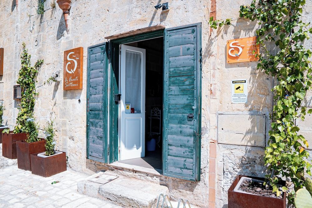 undefined Ai Quarti Sottani 3