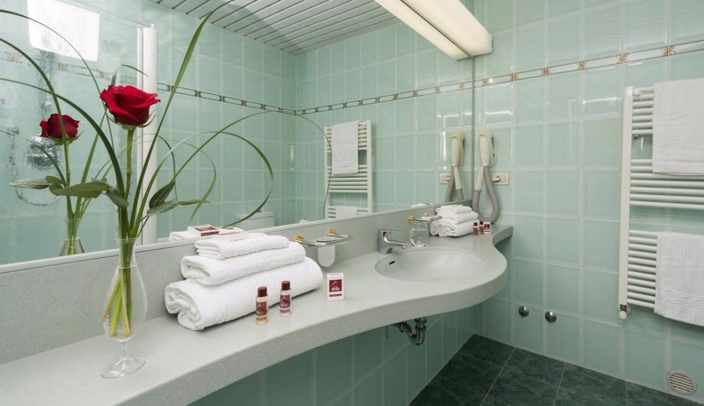 SHG Hotel Bologna Family Room, Connecting Rooms 3