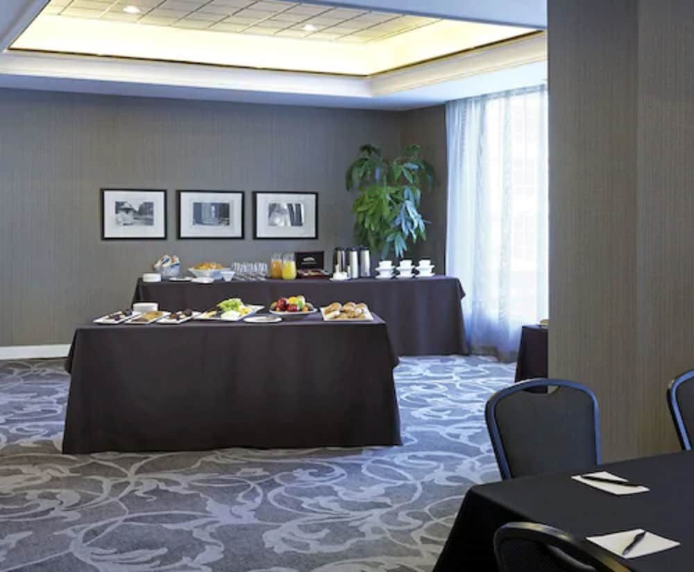 undefined Cambridge Suites Toronto 9