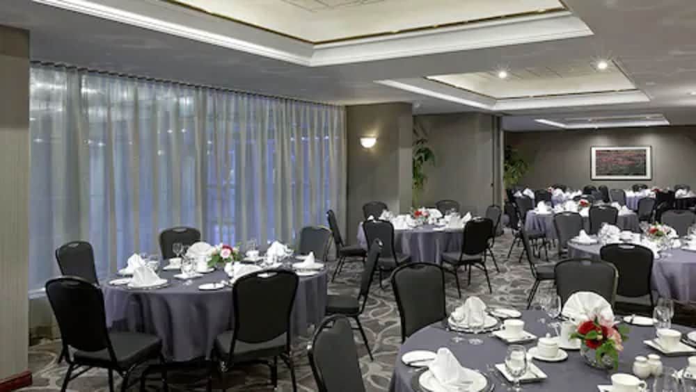 undefined Cambridge Suites Toronto 8