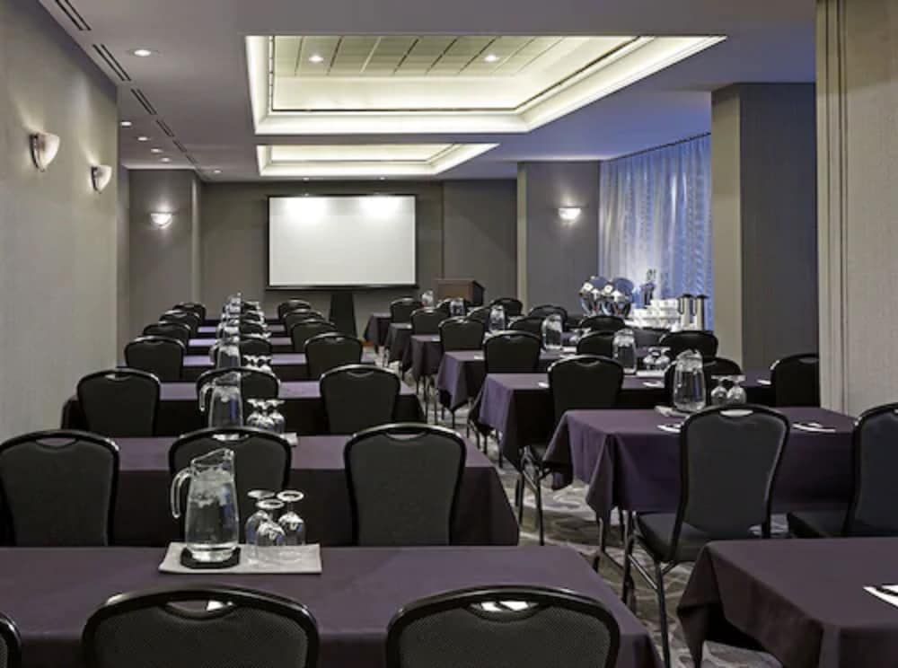 undefined Cambridge Suites Toronto 6