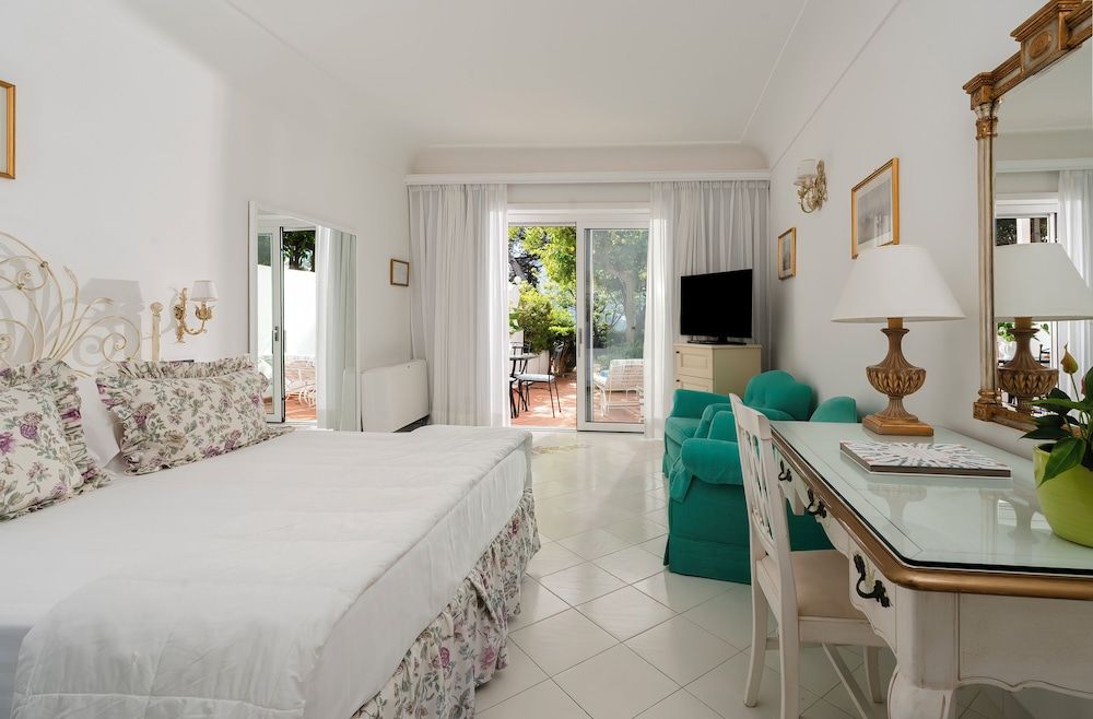 Hotel Villa Brunella Classic Room with Patio and Garden View 3