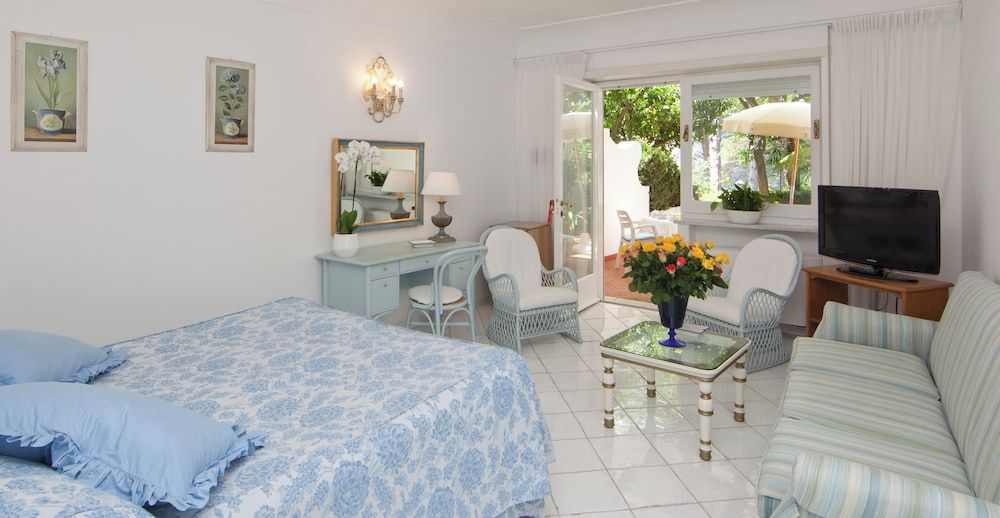 Hotel Villa Brunella Classic Room with Patio and Garden View 5