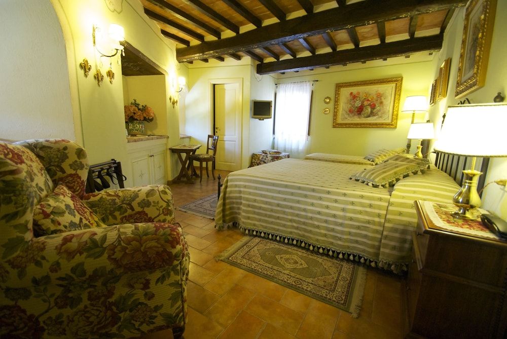 Albergo Torre Sangiovanni Family Room