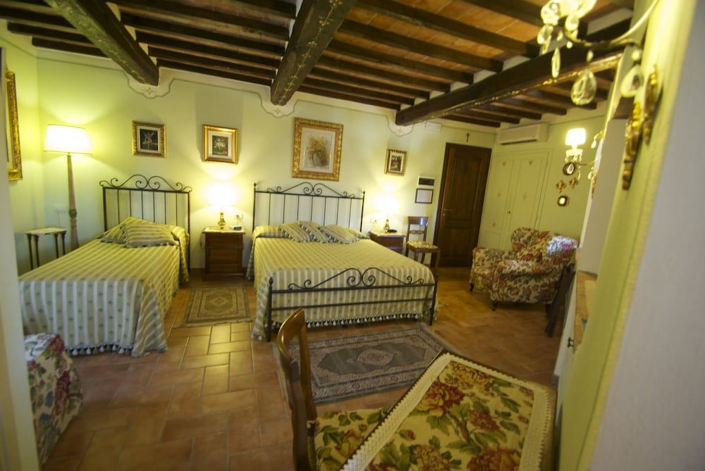Albergo Torre Sangiovanni Family Room 2