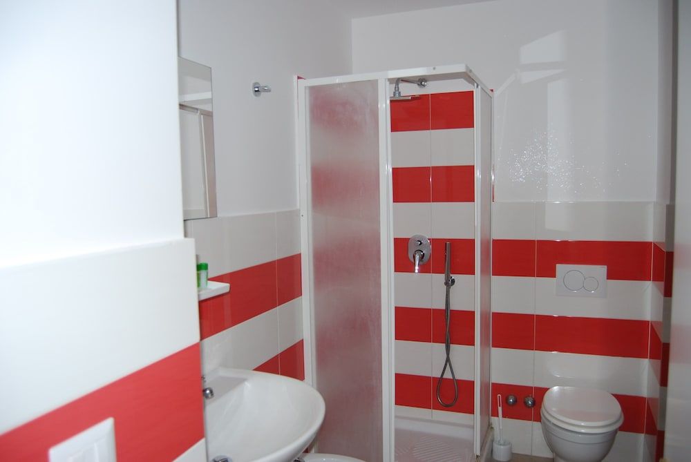 Double or Twin Room (2)
