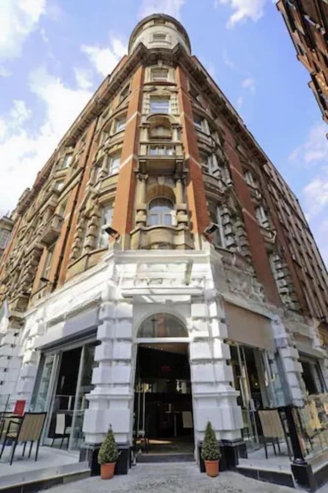 undefined London Bloomsbury Square Hotel 6